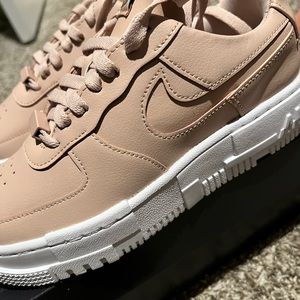 Nike Air Force 1 Pixel